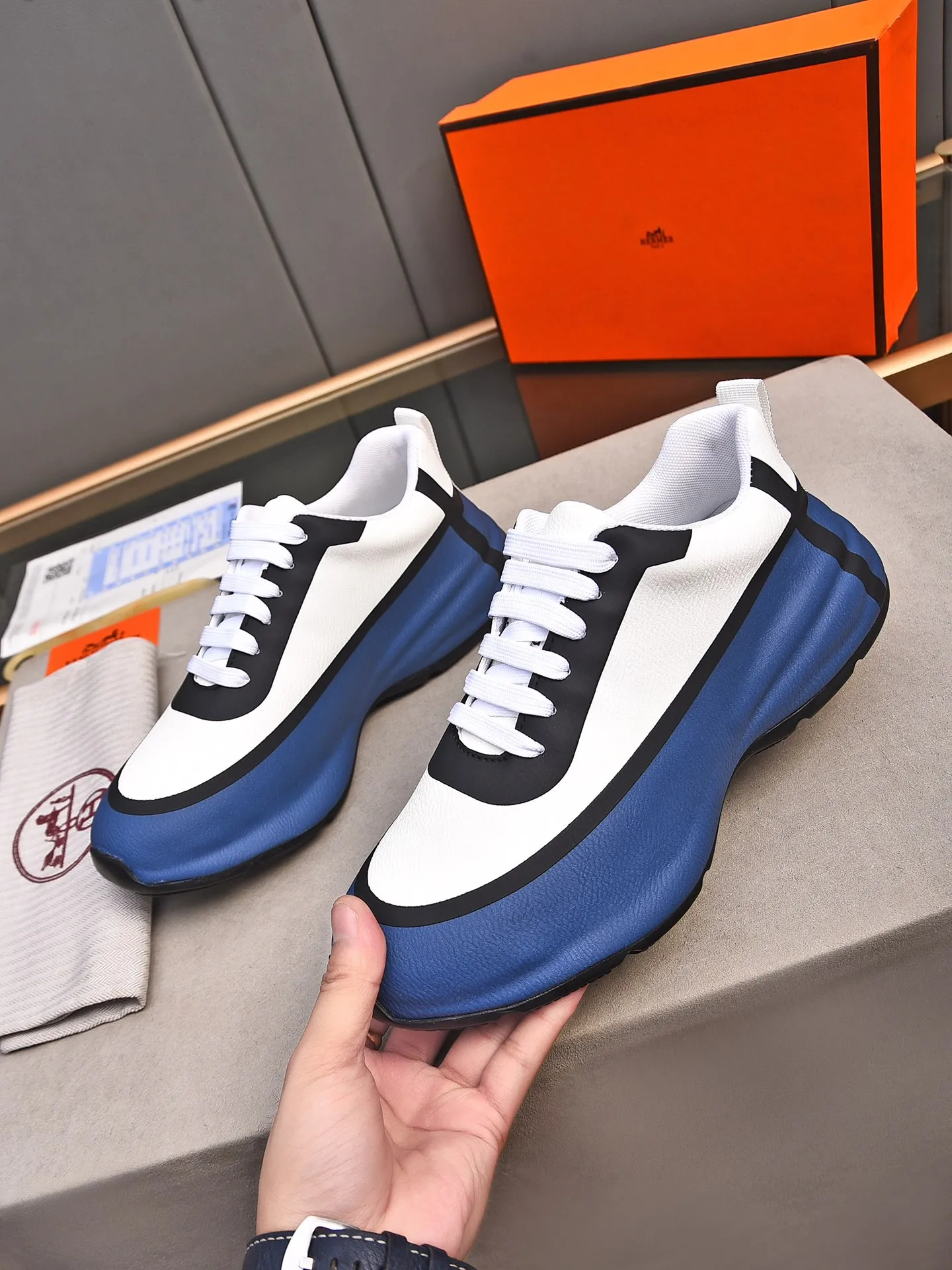 Men's shoes 💰560 [Hermes] New sports shoes Hermès are the most comfortable shoes, no one else⃣️, very light on the feet and very good-looking, you will not feel tired when you go shopping and running around 👍 Very light and comfortable, extremely light, suitable for both sports and leisure, and feel great when stepping on them! It’s up to you to choose, there’s always what you want~ ✔️Material: imported first-layer cowhide ✔️Inner lining: breathable mesh ✔️Outsole: genuine leather bottom ✔️Size: Men’s 38-44 (45 custom-made)